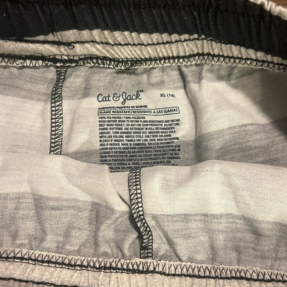 Cat & Jack Bundle of Boys shorts - Picture 3 of 4